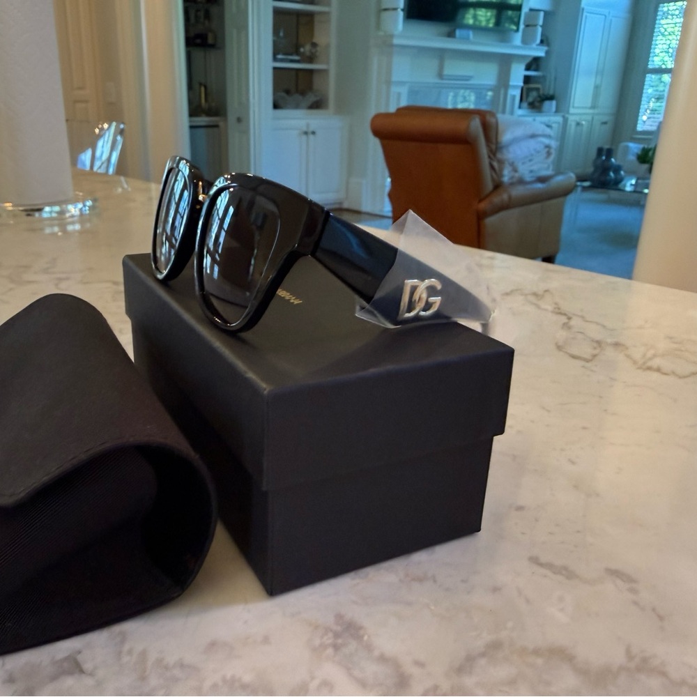 DOLCE AND GABBANA DG4437 BLACK W/DARK GRAY SUNGLASSES RETAIL $354 - Picture 8 of 9